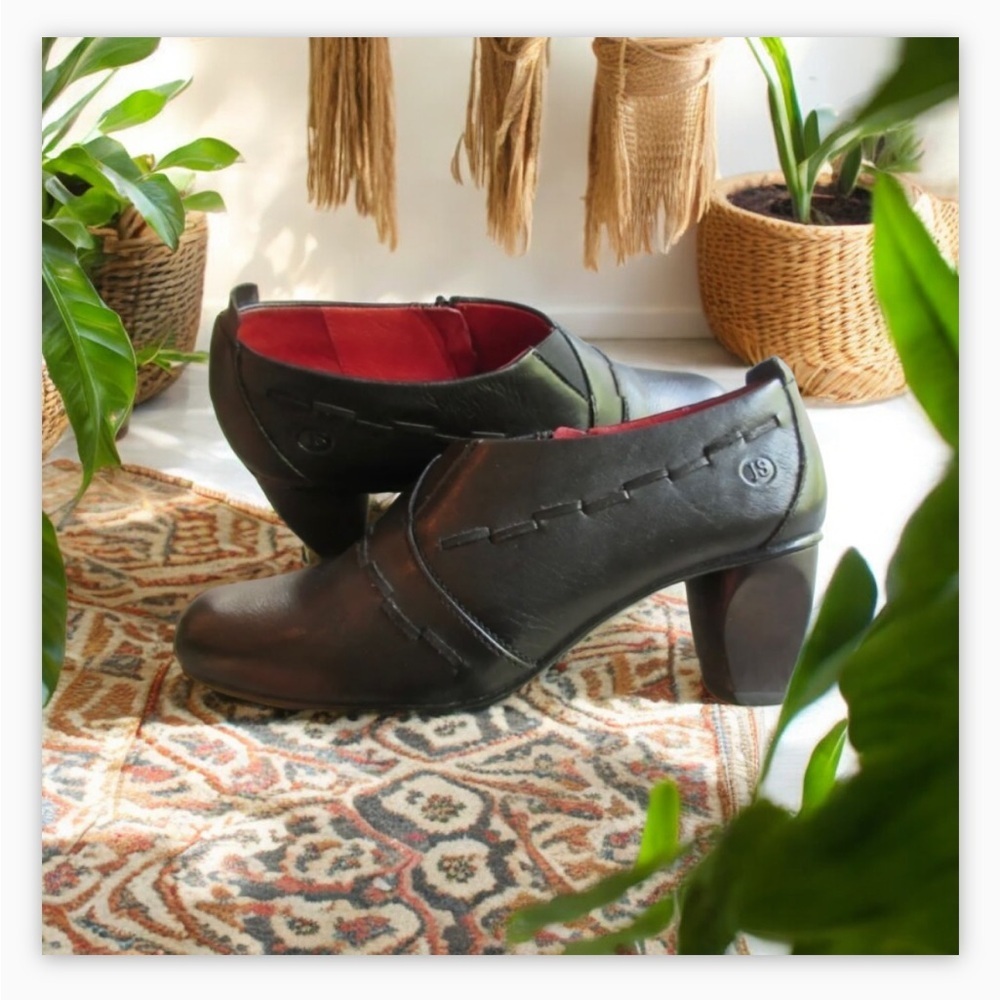 The European Comfort Shoe by Josef
Seibel
"Rosanna" Noir size 39- 8.5- NWOT☀️‌‌